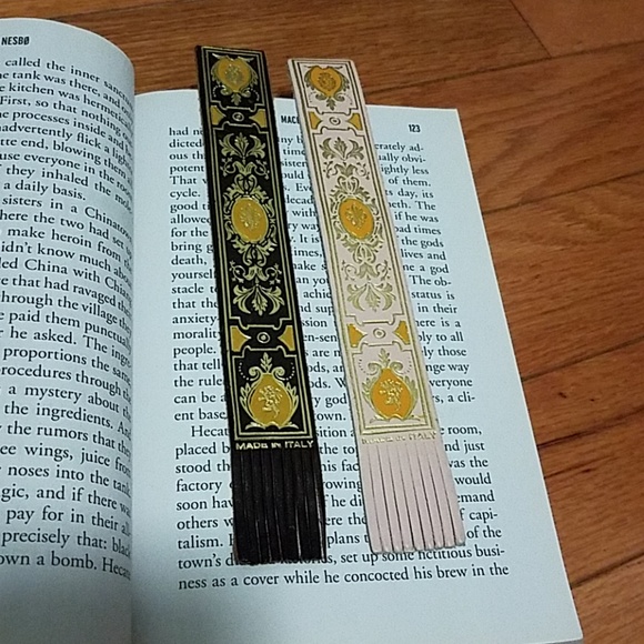 2 leather bookmarks - Picture 2 of 6